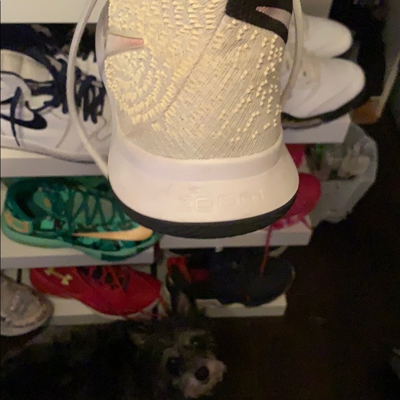 kyrie 3 - Picture 7 of 8